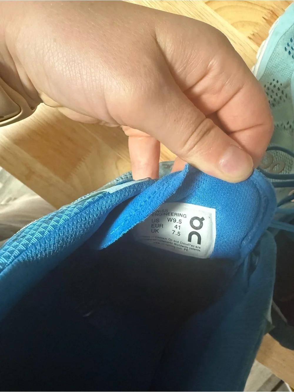 Oncloud sneakers